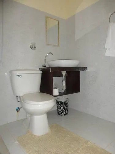 Reddoorz Premium @ Napaling Point Tangnan Hotel Resort